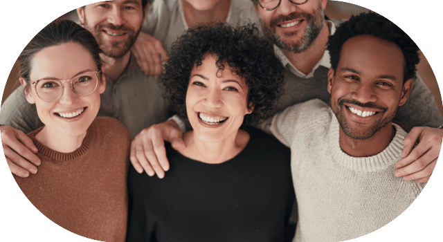 Équipe diverse et inclusive réunie autour des valeurs humaines et de la collaboration